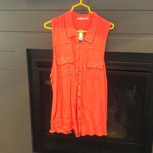 Sleeveless button down top